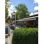 Riverfront Semesterbostad